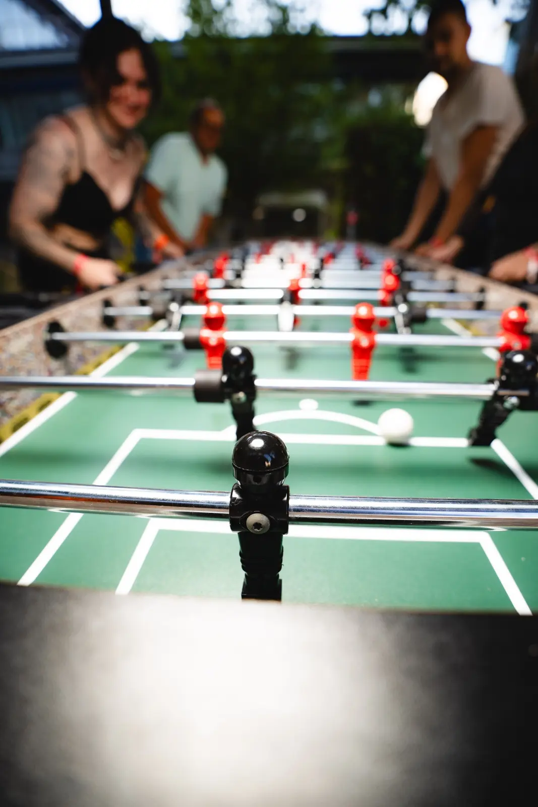 Gemeinsames Spiel am 8er Tischkicker