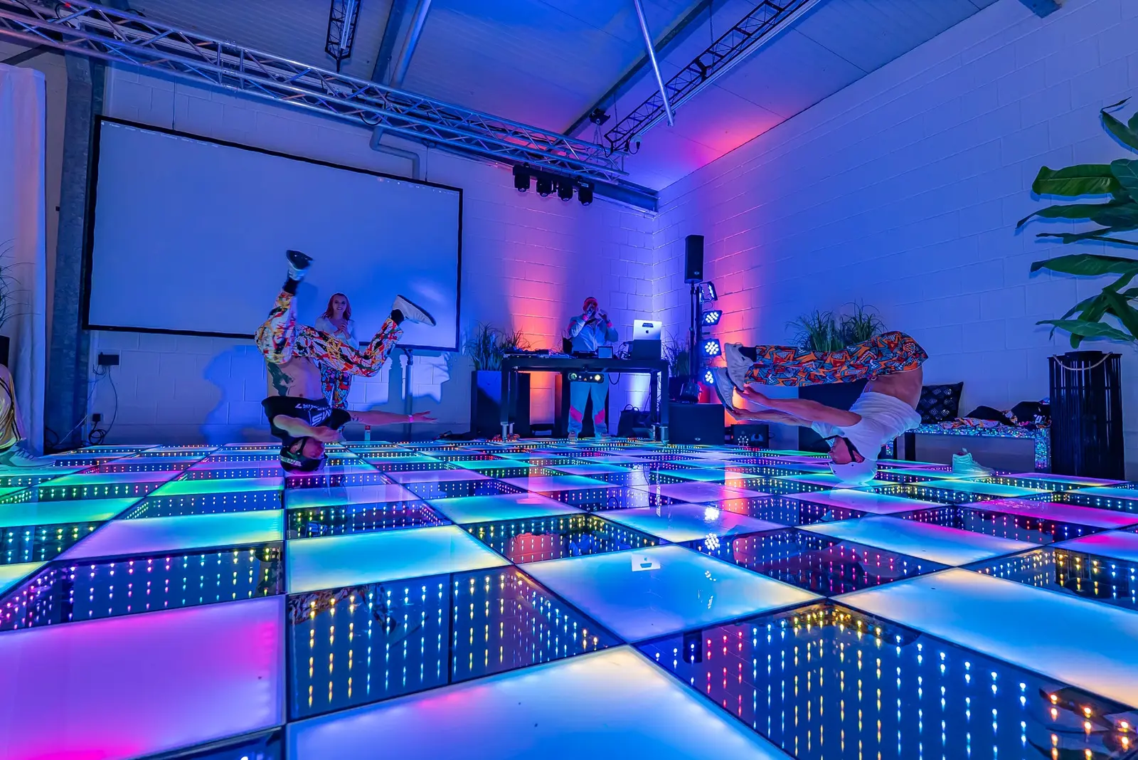 Gäste auf dem LED-Tanzboden